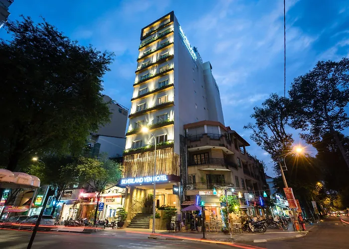 Hotel with pool: Silverland Yen Hotel